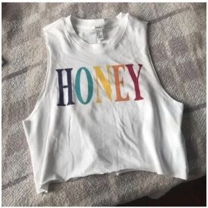 🪞 NWT honey front logo statement tank top